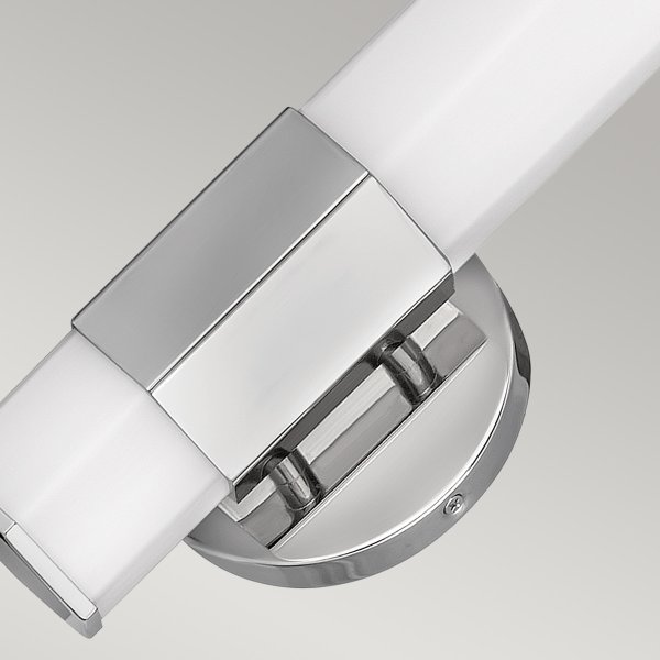Facet 35cm Krom baderomslampe Fra Elstead Lighting - Facet er en moderne og stilig baderomslampe som kombinerer funksjon og estetikk.