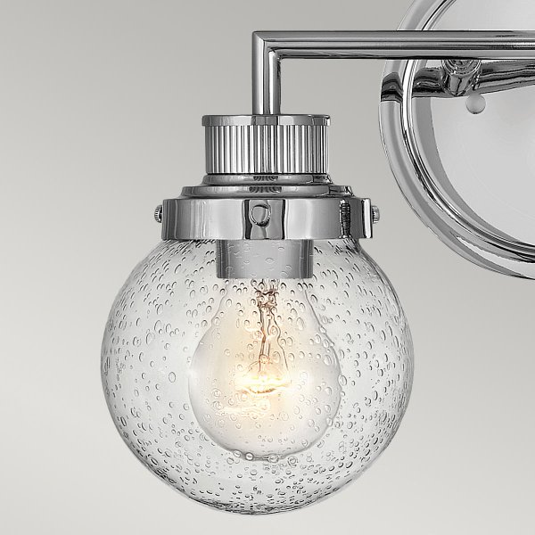 Poppy 37cm Krom baderomslampe Fra Elstead Lighting - Med en IP44-klassifisering er Poppy beskyttet mot fuktighet og vannsprut, noe som gjør den ideell for plassering ved speilet eller på en hylle.