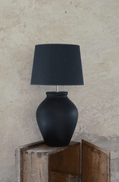 Casagrande 40cm Svart lampefot Fra Hallbergs - Casagrande er en moderne lampefot med rustikk design.