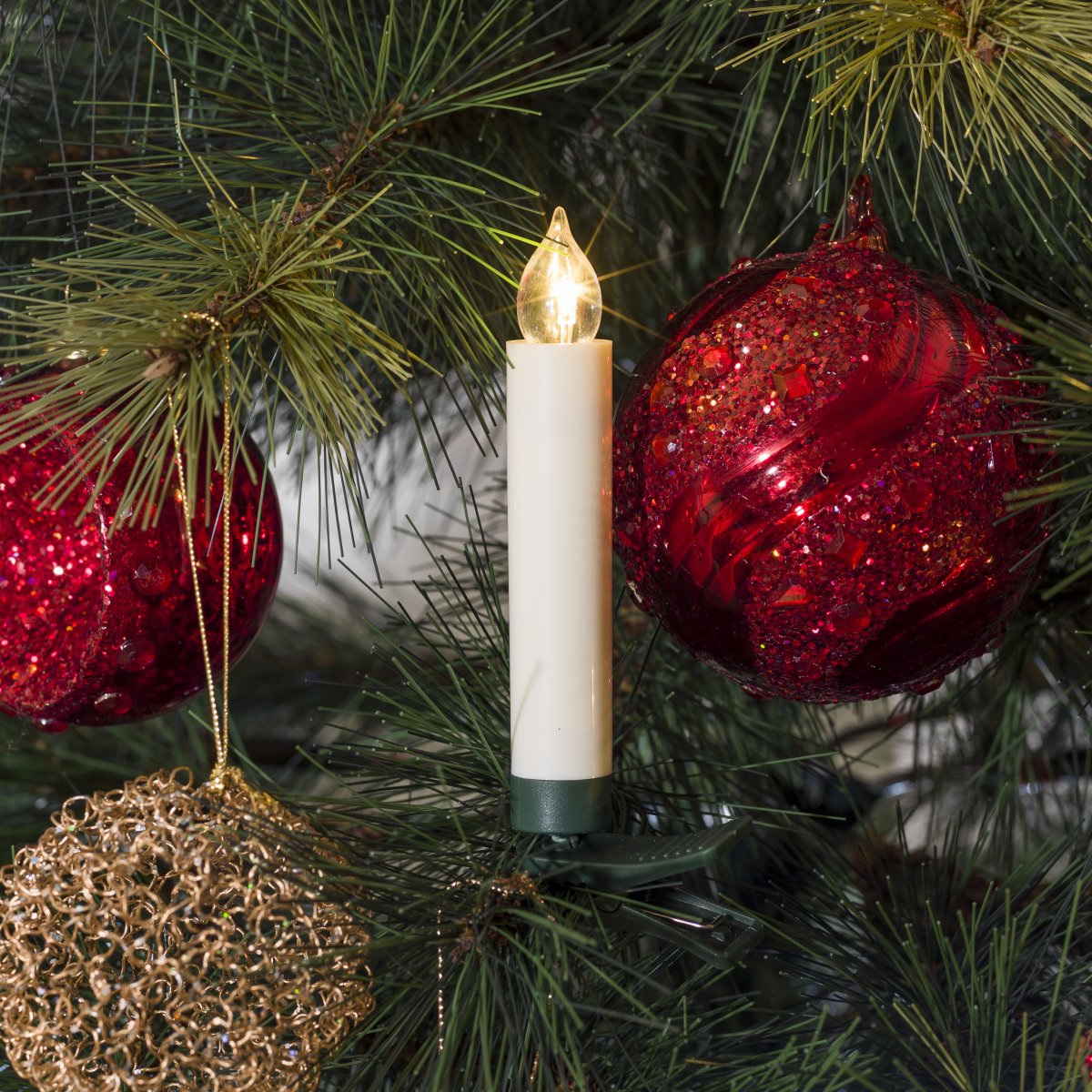 Batteridrevet juletrebelysning 10LED Hvit Fra Konstsmide - Denne batteridrevne juletrebelysningen med 10 lys skaper en stemningsfull f&oslash;lelse i treet med sin varme gule gl&oslash;d.