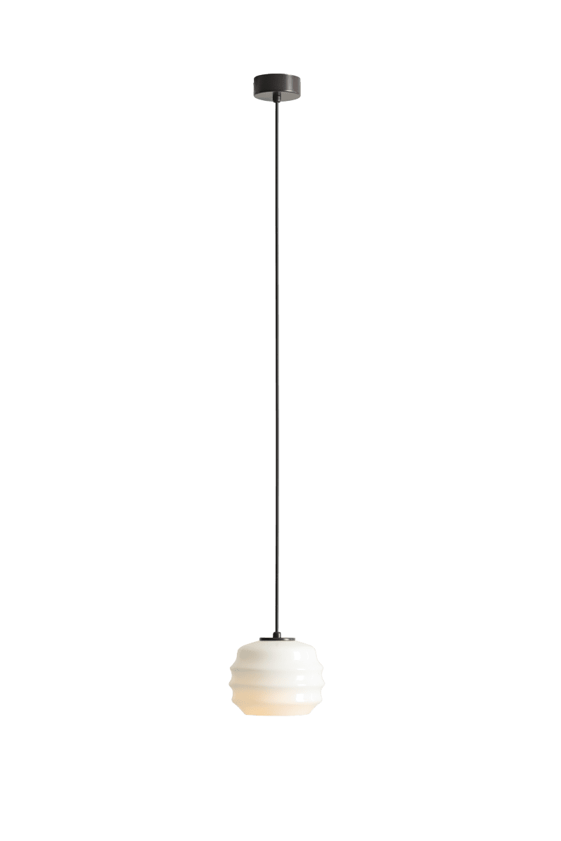Puff Ø16 Mørk brun Taklampe Fra Artera - Puff er en sjarmerende takpendel som kombinerer myke former med et moderne og stilig design.