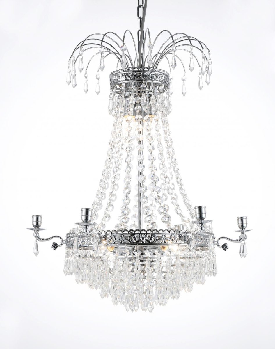 Empire Classic Ø55 Krom krystall Fra Norrsken Design - Lyset reflekteres gjennom de fasetterte krystallene og sprer en myk glød gjennom hele rommet, og skaper en innbydende og luksuriøs atmosfære.