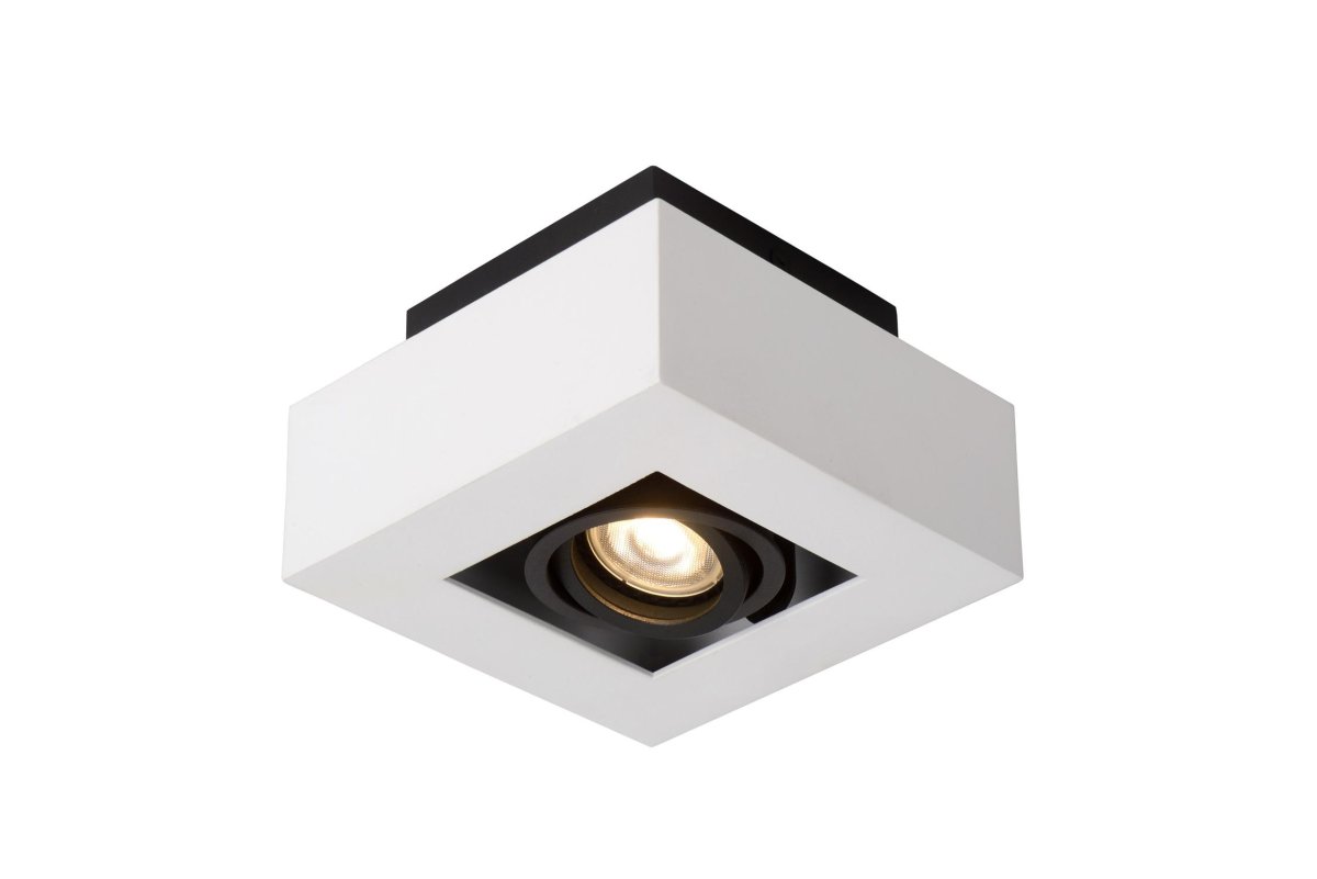 Xirax Hvit spotlight Fra Lucide - Med en kraftig lysstrøm på 320 lumen og en dimme-til-varm-funksjon hvis den er koblet til en ekstern dimmer, lyser denne taklampen opp stuen din fra tak til gulv.