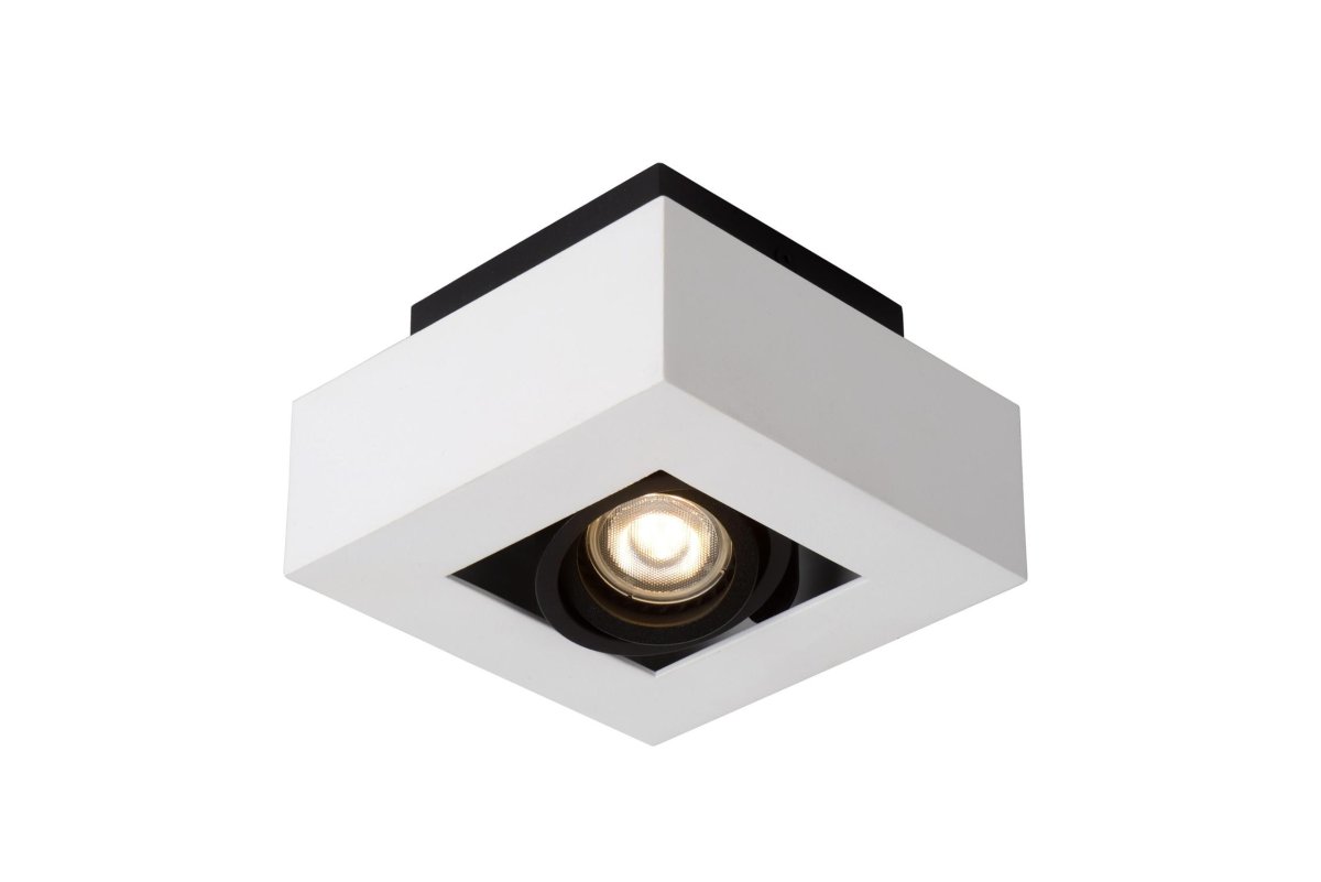 Xirax Hvit spotlight Fra Lucide - Med en kraftig lysstrøm på 320 lumen og en dimme-til-varm-funksjon hvis den er koblet til en ekstern dimmer, lyser denne taklampen opp stuen din fra tak til gulv.