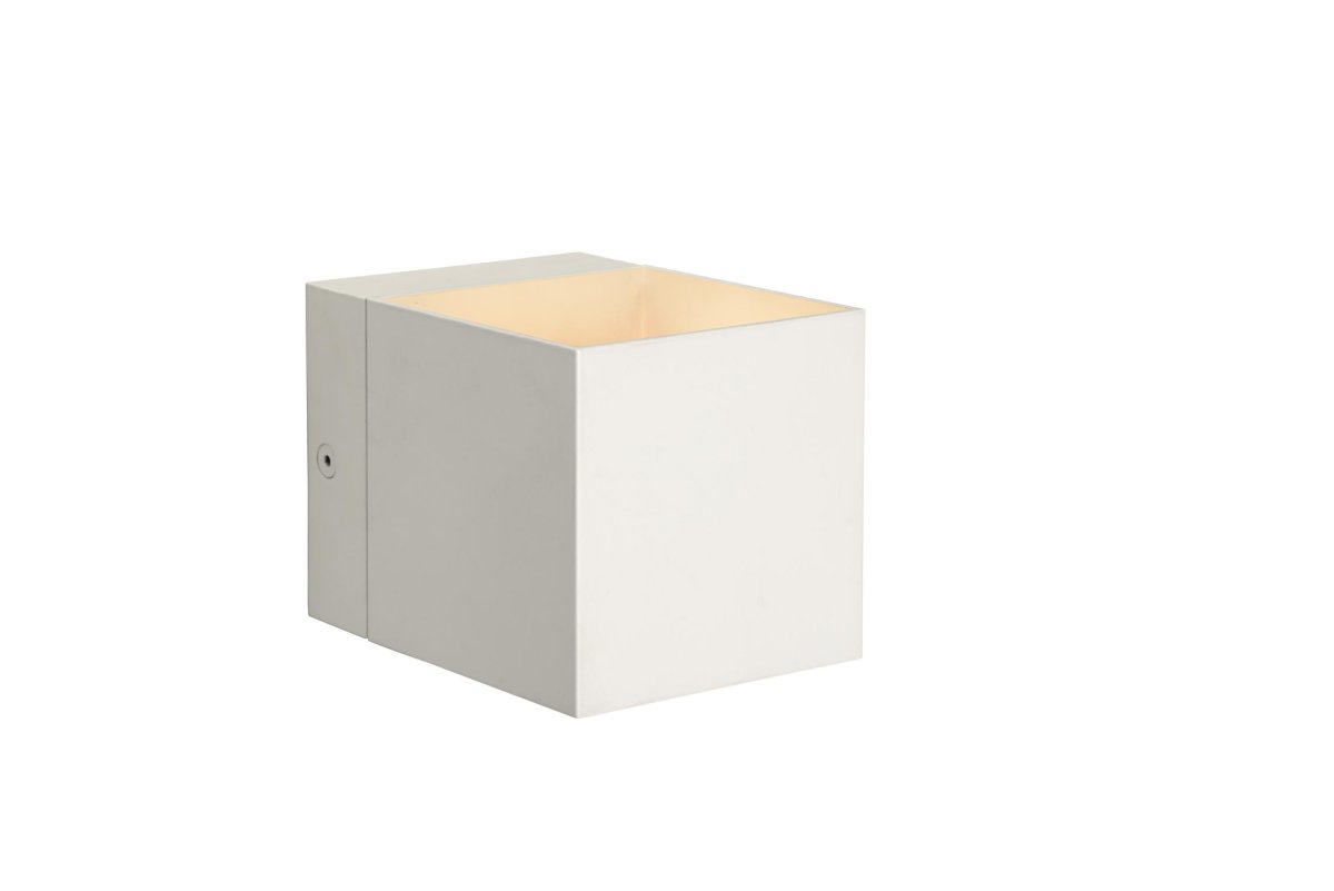 Devi 10cm Hvit vegglampe Fra Lucide - Med bakplate på&aring; 10,5 cm x 8 cm, den er enkel å montere over en sentralboks.