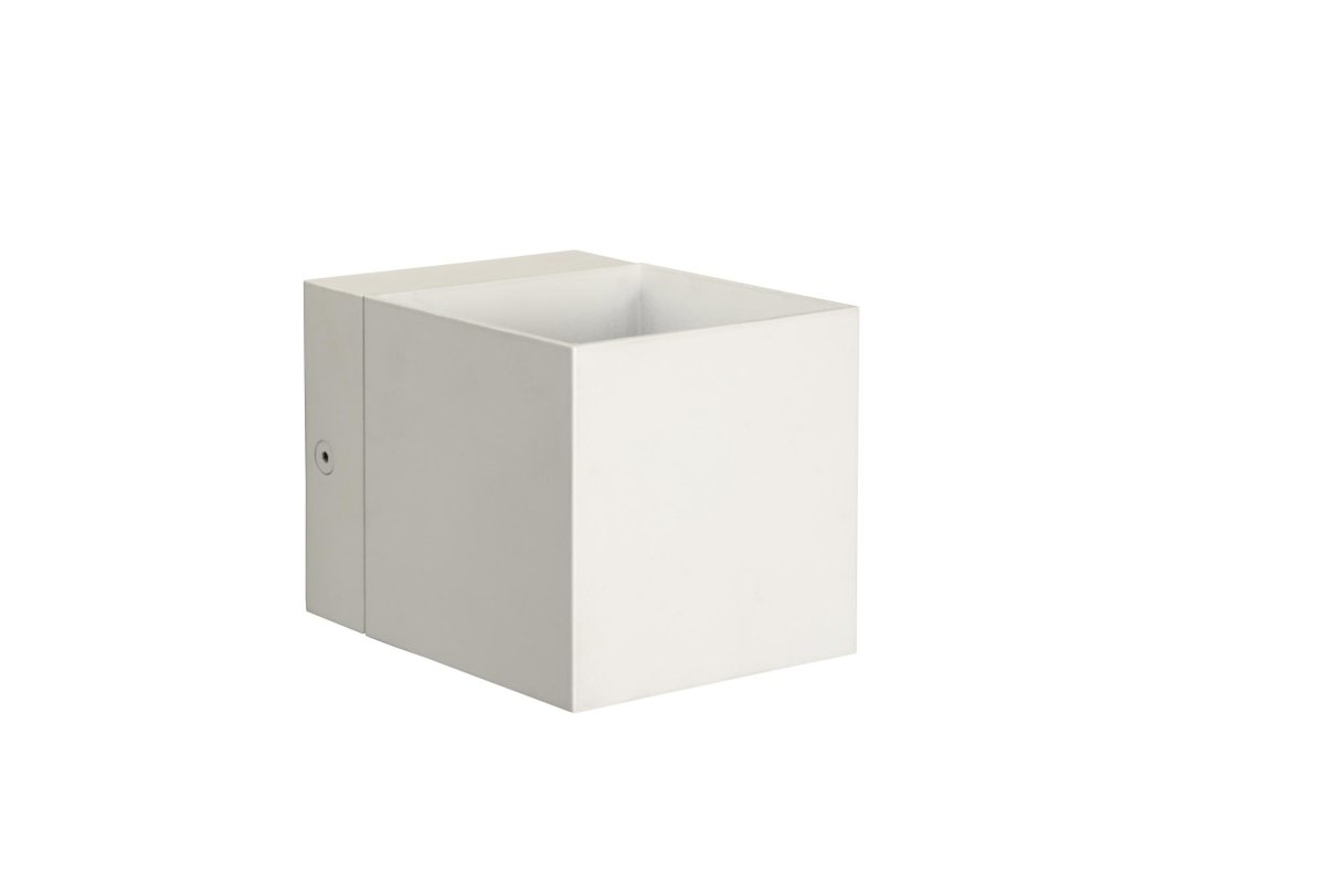 Devi 10cm Hvit vegglampe Fra Lucide - Med bakplate på&aring; 10,5 cm x 8 cm, den er enkel å montere over en sentralboks.