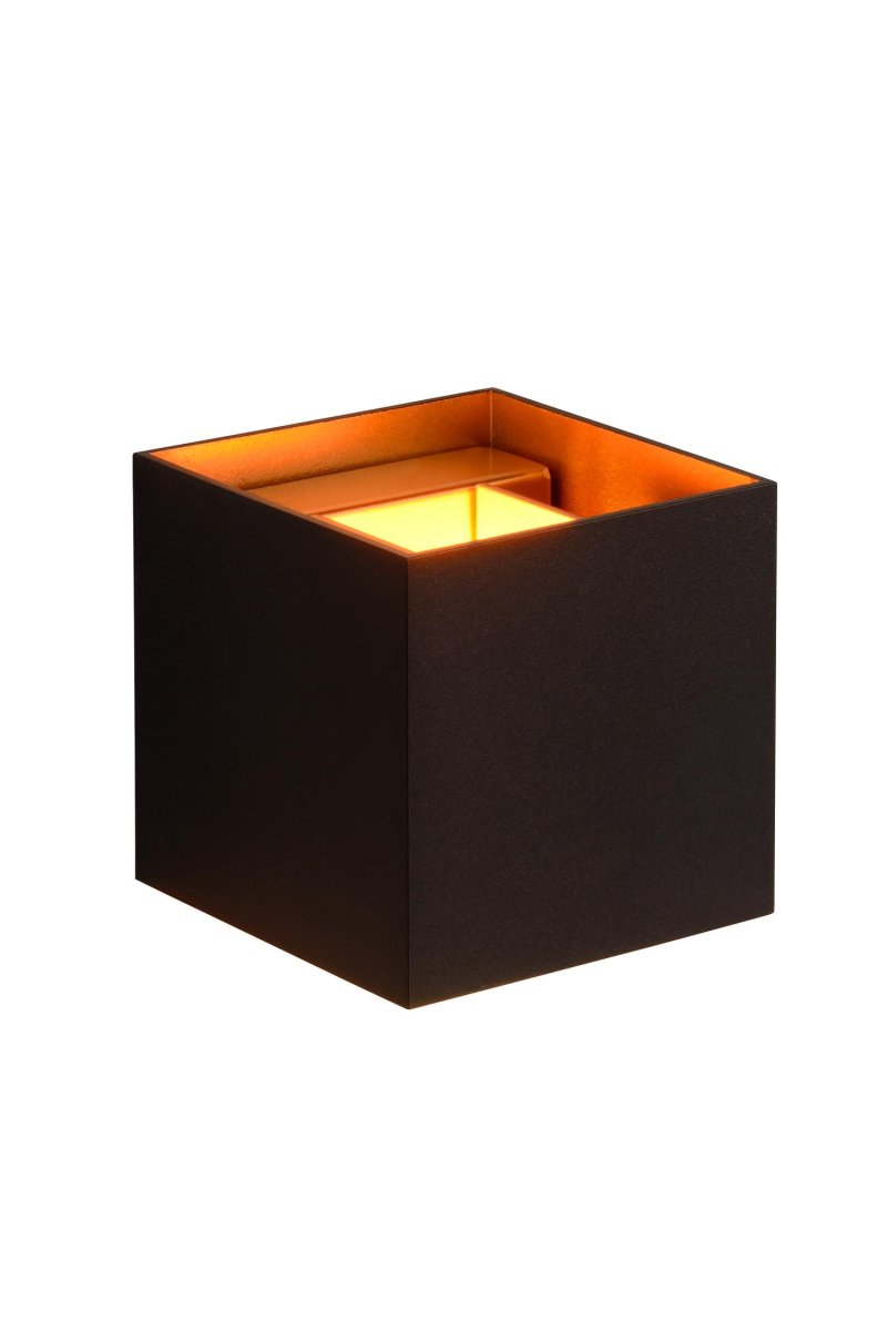 Xio 10cm Svart vegglampe Fra Lucide - Du kan velge at strålen skal skinne jevnt opp/ned, bare opp eller kun ned, eller ha en smalere stråle opp/ned og på den andre siden en bredere stråle.
