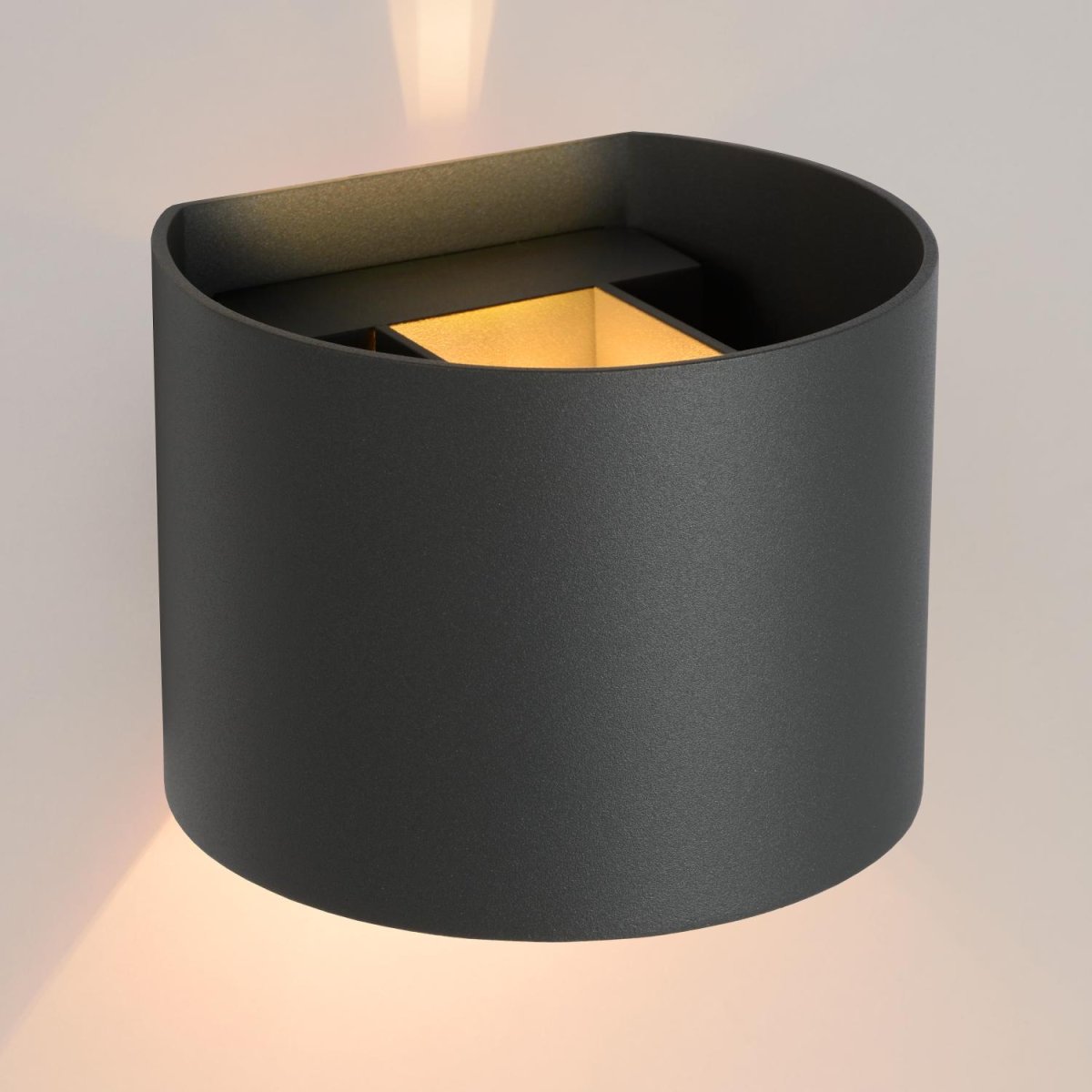 Xio 13cm Grå vegglampe Fra Lucide - En stilig boks full av lys til veggen din.