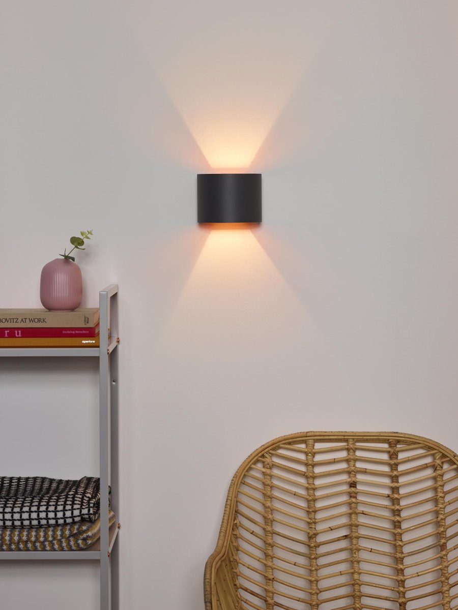 Xio 13cm Grå vegglampe Fra Lucide - En stilig boks full av lys til veggen din.
