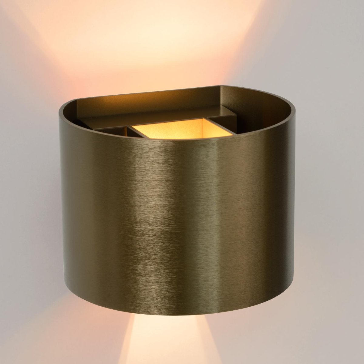 Xio 13cm Brun vegglampe Fra Lucide - En stilig boks full av lys til veggen din.