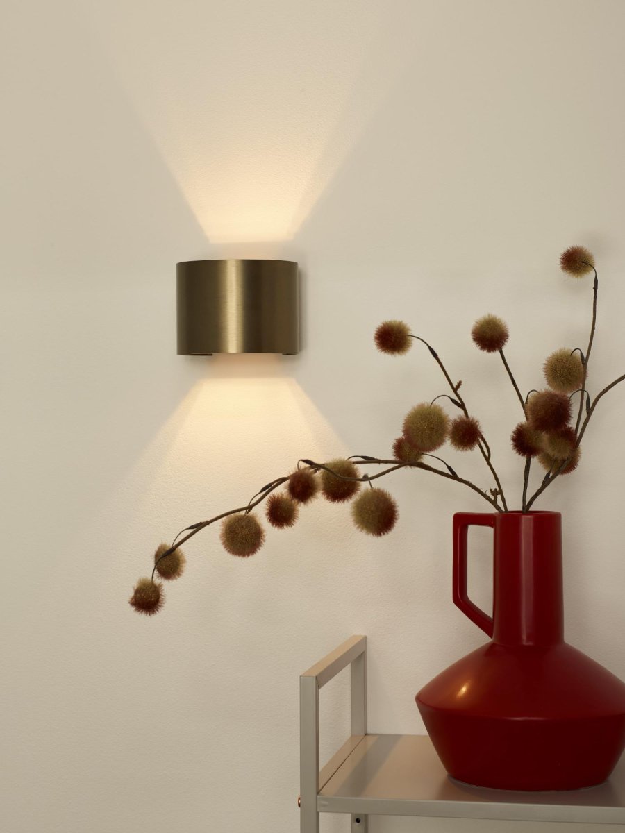 Xio 13cm Brun vegglampe Fra Lucide - En stilig boks full av lys til veggen din.