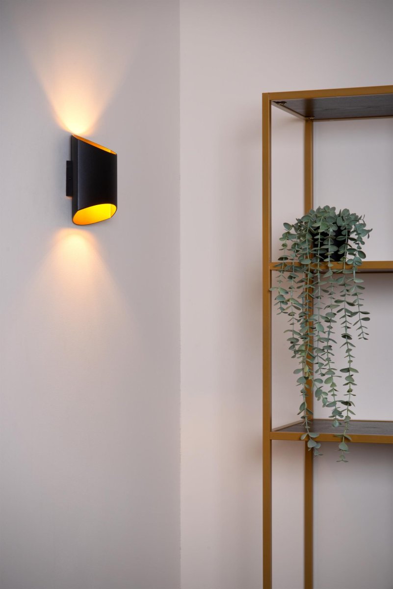 Diletta 18cm Svart vegglampe Fra Lucide - Med kompakte mål på 16 x 8 x 18 centimeter og en ultralett design, bidrar den til en tidløs karakter i ethvert rom.
