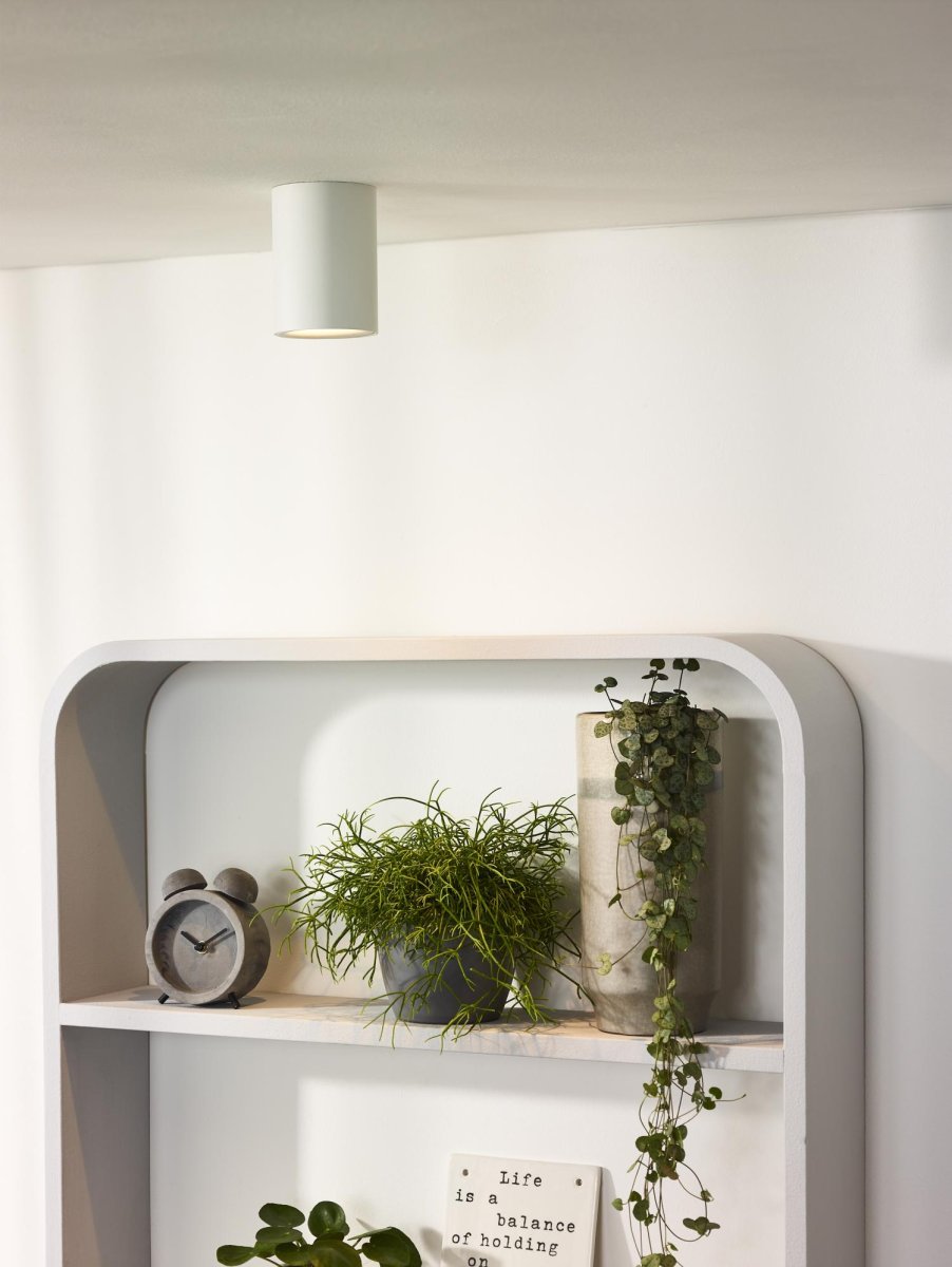 Bentoo-Led Hvit spotlight Fra Lucide - Med en h&oslash;yde p&aring; 11 centimeter og en diameter p&aring; 8 centimeter er den stilige, hvite aluminiumsdesignen perfekt for moderne stuer, kj&oslash;kken, haller eller til og med soverom.