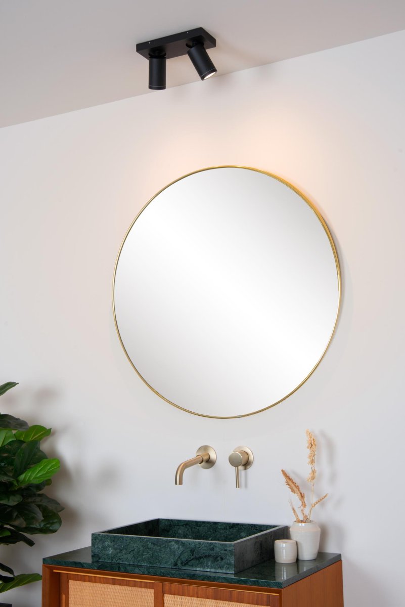 Yes 24cm Svart baderomslampe Fra Lucide - Lampen har dim-til-varm-teknologi slik at du kan dimme Ja til en varmere fargetemperatur n&aring;r den er koblet til en ekstern dimmer.