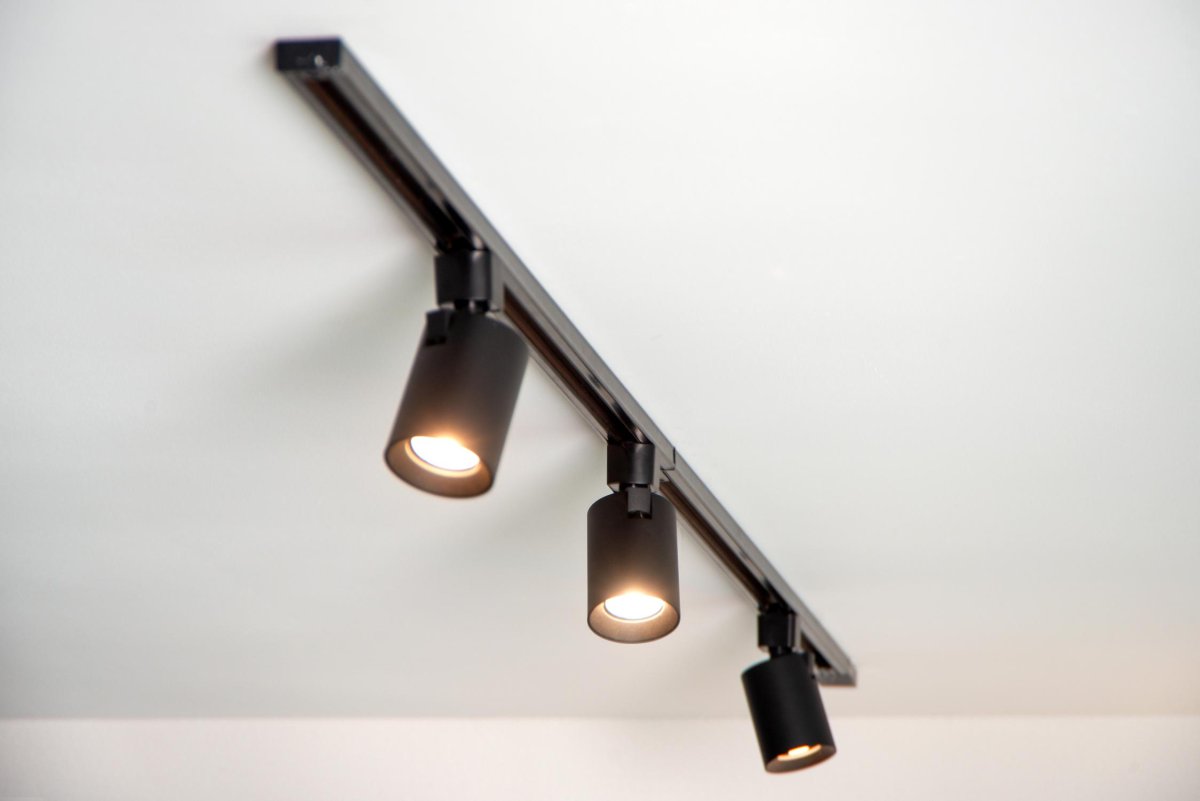 Spotlight Nigel GU10 Svart Fra Lucide - Med et enkelt og tidl&oslash;st design i sylindrisk form passer spotlighten perfekt inn i mange forskjellige interi&oslash;rer.