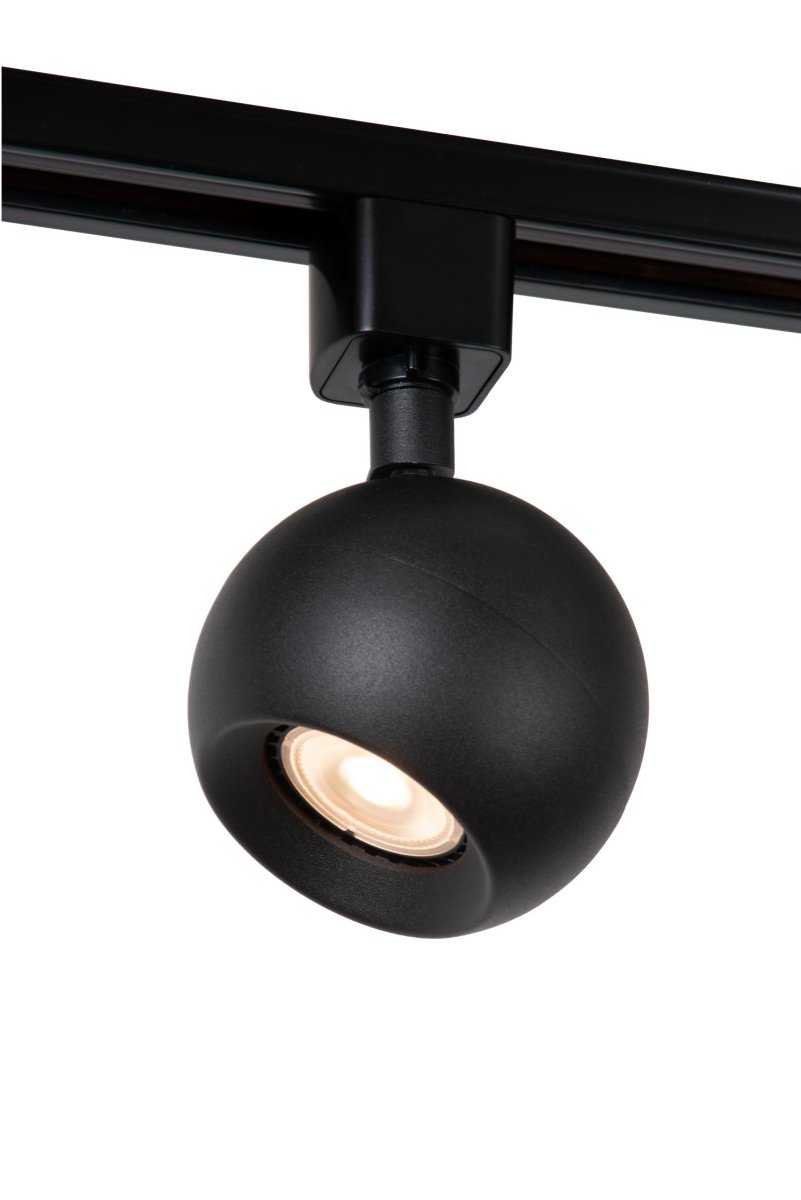 Spotlight Favori GU10 Svart Fra Lucide - Perfekt for å fremheve et vakkert kunstverk, skape stemning i gangen eller ønske deg velkommen inn på soverommet.