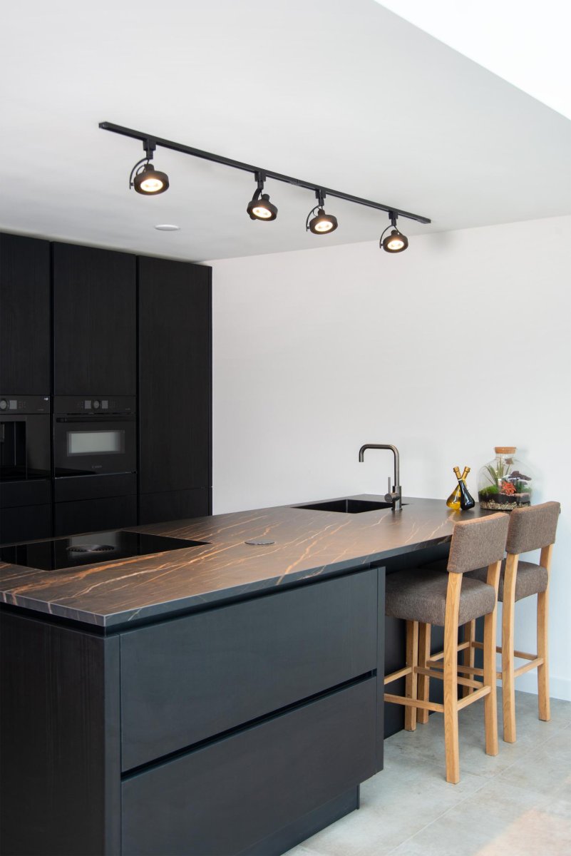 Spotlight Dorian ES111 Svart Fra Lucide - Spotlighten er utstyrt med dimmefunksjon &ndash; du trenger bare å koble den til en kompatibel dimmer.
