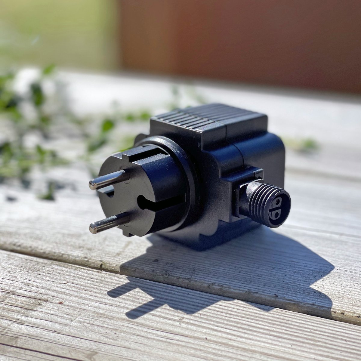 Transformator 21w Svart Fra Lightson - Dette er en liten transformator for 21 watt, som konverterer 230 volt til 12 volt.