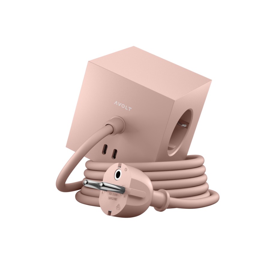 Square 1 with 30W Dual USBC & Magnetic base, 3m Rosa Fra Avolt - Styreskinne fra Avolt med et stilig design med lang PVC-ledning, en kube laget av resirkulert plast og en magnetisk plate i bunnen slik at den kan henges p&aring; veggen.