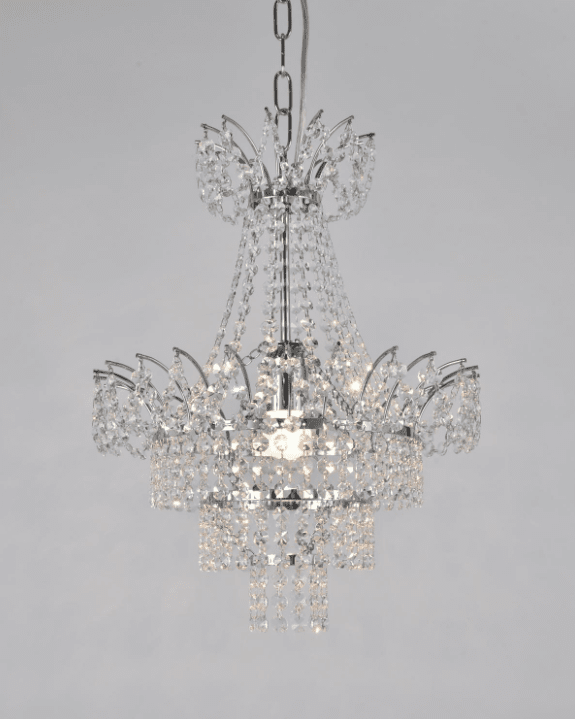 Estelle Ø35 Sølv krystall Fra Norrsken Design - Estelles kromdetaljer gir et moderne preg som st&aring;r i vakker kontrast til de glitrende krystallene.