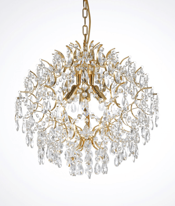 Kate Ø50 Gull krystall Fra Norrsken Design - Taklampen Kate i gull med håndskårne Klasse 1 K9-krystaller er et ekte stilikon som gir hjemmet ditt en følelse av eksklusivitet og eleganse.