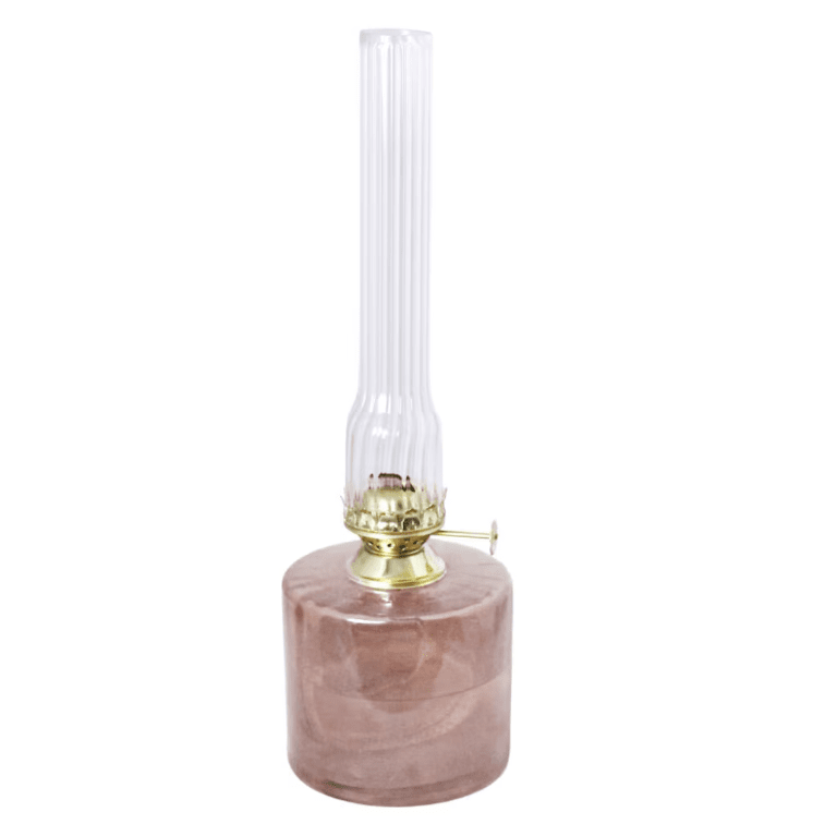 Kerosene lamp elvira big Rosa Fra Strömshaga - Lampen er laget av 50-60 % resirkulert glass og passer med veke artikkelnummer 116210 og brennere med artikkelnummer 139420G eller 121810G.
