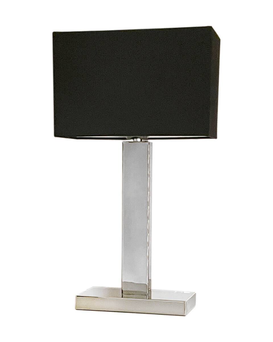 Prime 47cm Krom bordlampe Fra By Rydéns - Utforsk mulighetene med Prime-bordlampen i metall og stoffskjerm, og la den elegante designen og den subtile belysningen skape en fortryllende effekt i vinduet ditt.