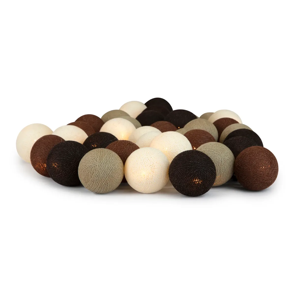 Irislights Brownie 20-lights Brun Fra Irislights - Lyslenken leveres med kuler h&aring;ndlaget i bomull og polyester i forskjellige brunnyanser som sprer en fin gl&oslash;d n&aring;r de er tent.