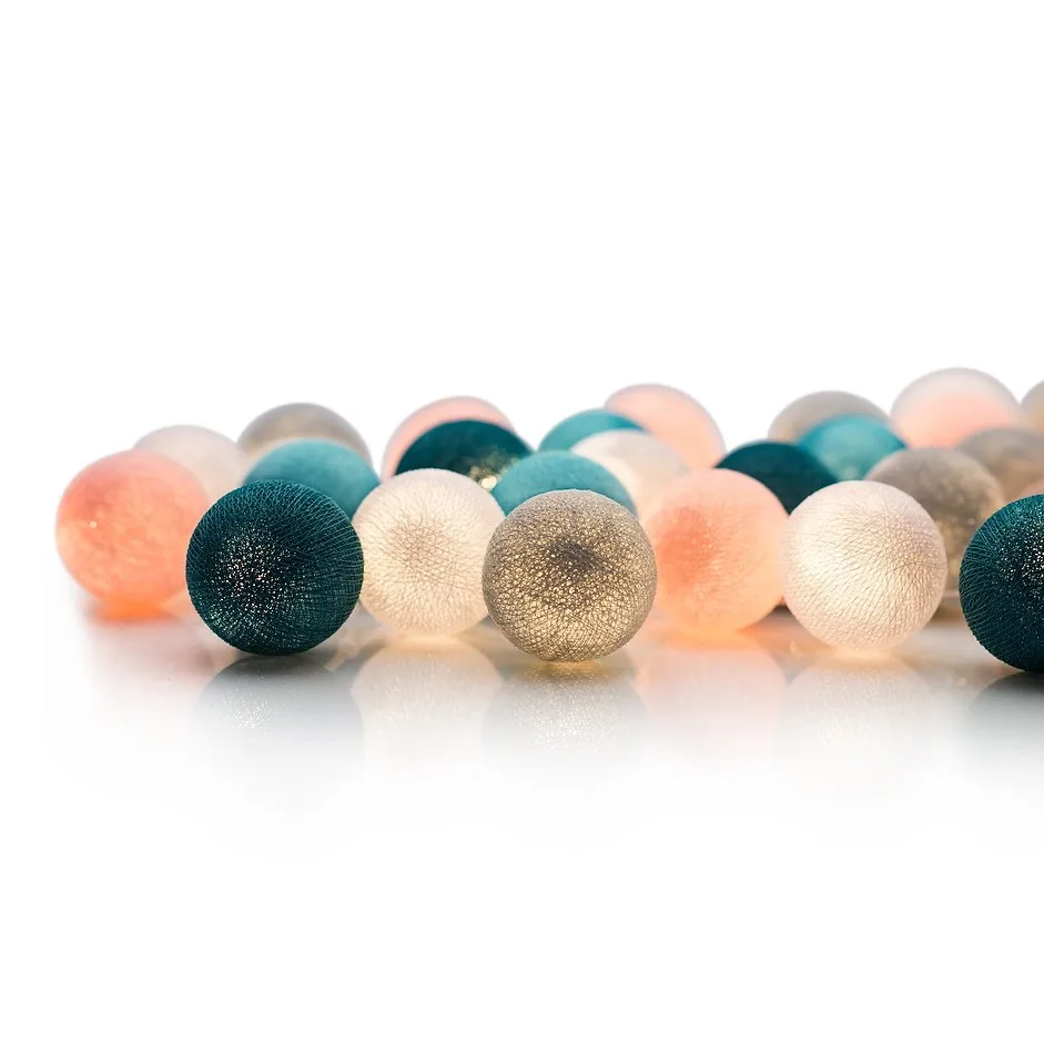 Irislights Spring 20-lights Flerfarget Fra Irislights - Lyslenken er en skikkelig stemningsforsterker og skaper en koselig og hjemmekoselig gl&oslash;d uansett hvor du plasserer den.