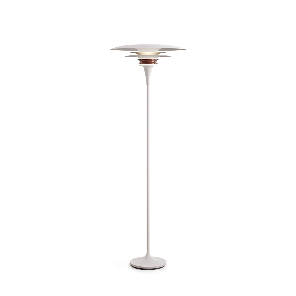 Diablo Ø50 Hvit/rosé gulvlampe Fra Belid - Lampen er tilgjengelig i flere fargekombinasjoner, spesielt i en slående blanding av matt hvitt og rosa som gir et moderne og samtidig dramatisk uttrykk.