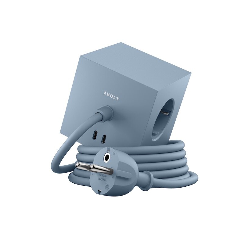 Square 1 with 30W Dual USBC & Magnetic base, 3m Blå Fra Avolt - Styreskinne fra Avolt med et stilig design med lang PVC-ledning, en kube laget av resirkulert plast og en magnetisk plate i bunnen slik at den kan henges p&aring; veggen.
