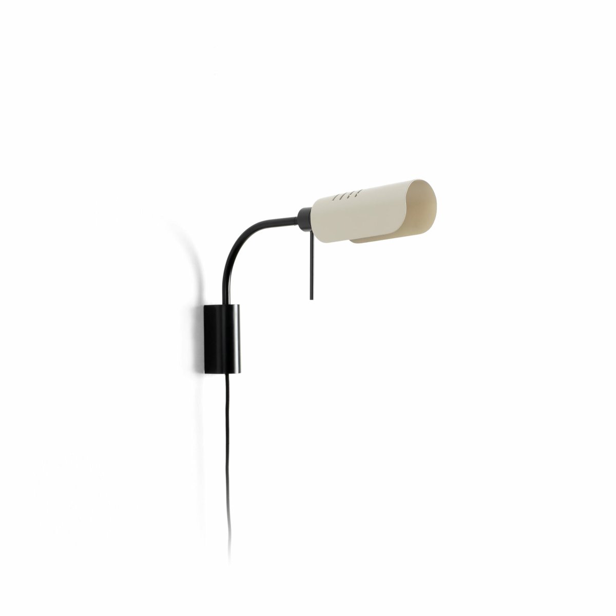 Martinica 47cm Beige vegglampe Fra Faro Barcelona - Martinica er en vegglampe med justerbar arm og leselampe, designet i en klassisk og geometrisk stil.