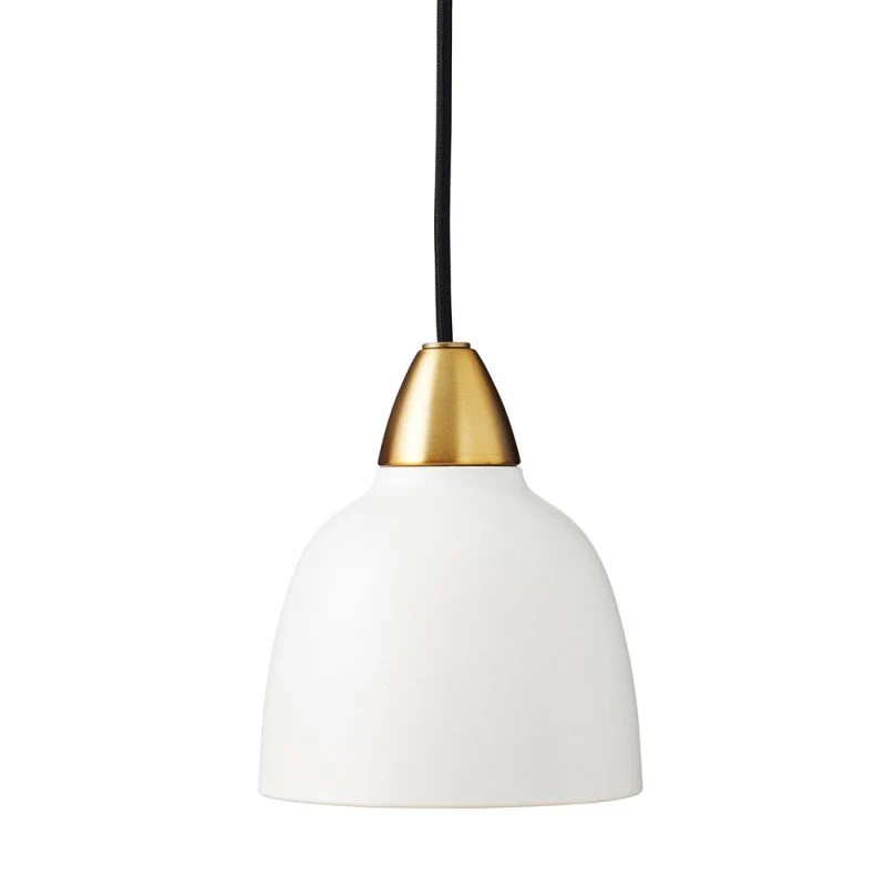 Urban Mini Ø15 Hvit Taklampe Fra Superliving - Til tross for sin mindre størrelse, leverer Urban Mini en imponerende lysspredning og fungerer like godt over kjøkkenbenken som i en koselig salong.