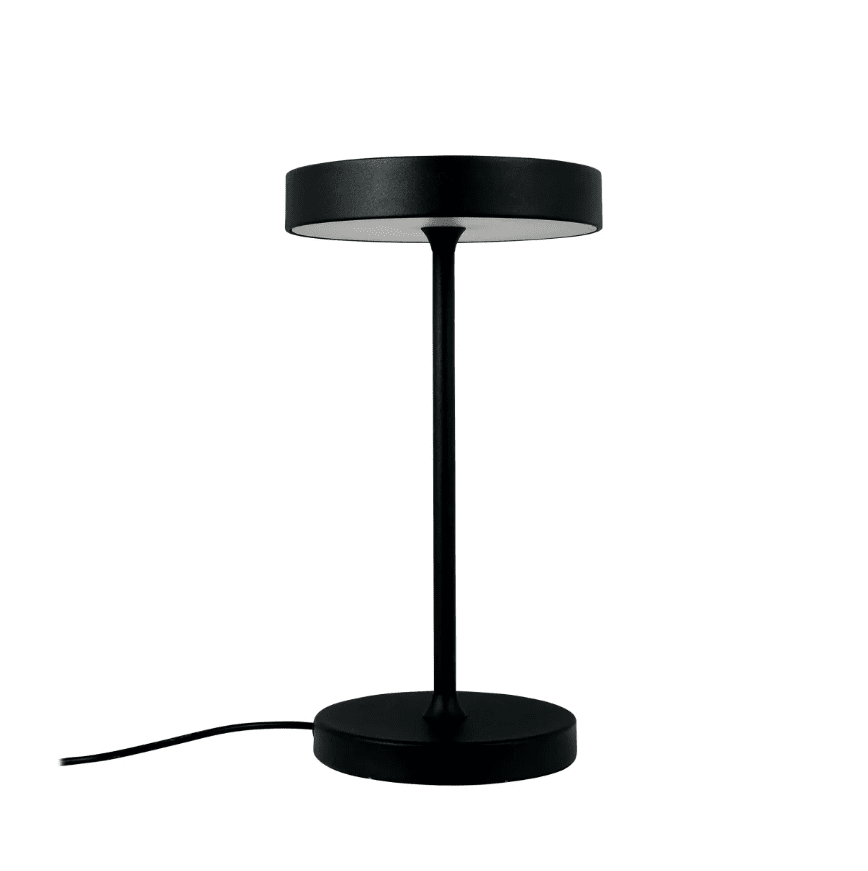 Starlight 25cm Svart bordlampe Fra Dyberg Larsen - Med inbyggd LED och tre ljusstyrkor, som dimras med 3-stegsdimmern p&aring; lamphuvudet, anpassar den sig enkelt efter olika behov &ndash; fr&aring;n st&auml;mningsfullt sken till fokuserat ljus.