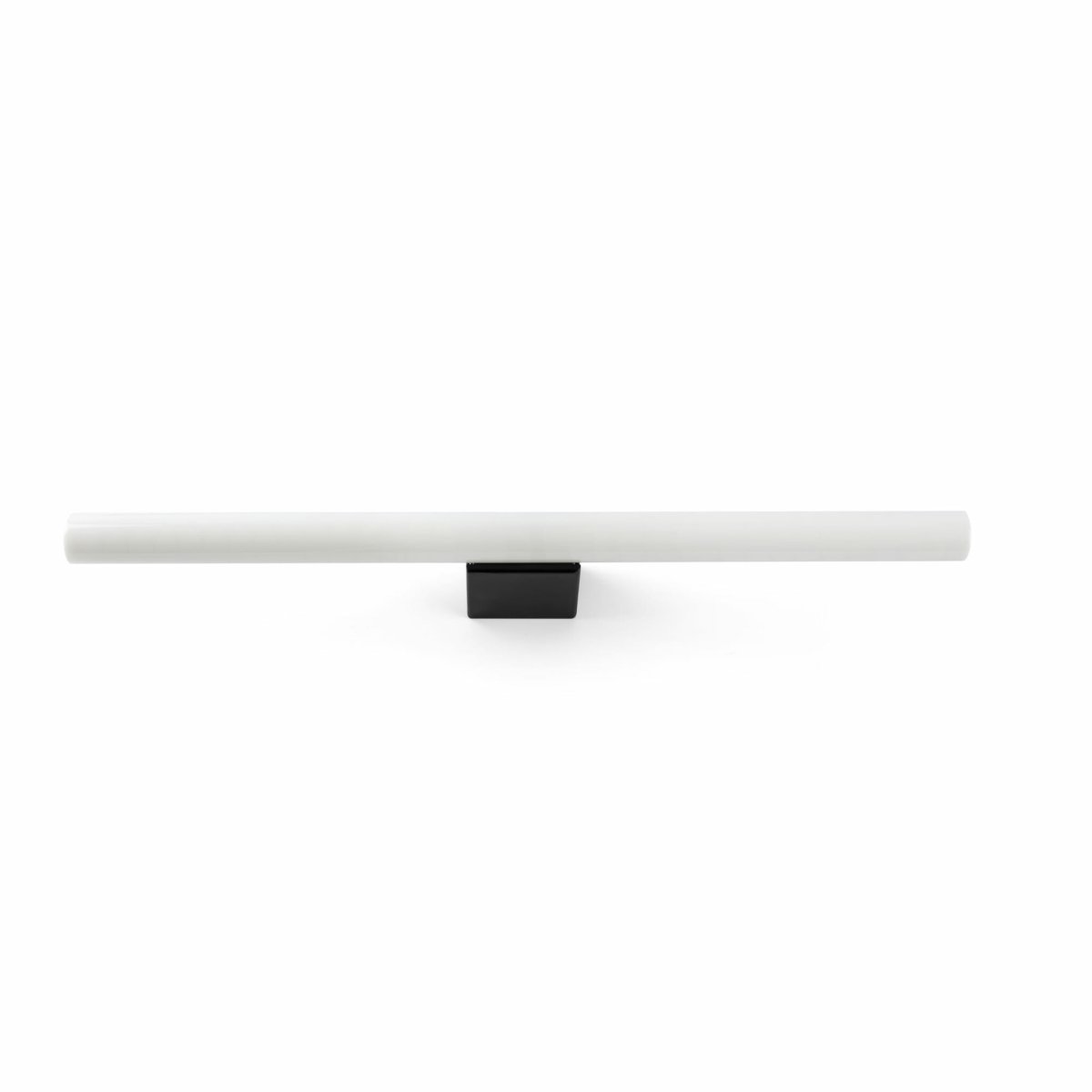 Calma 50cm Svart baderomslampe Fra Faro Barcelona - Calma er en vegglampe i svart utf&oslash;relse, perfekt for generell belysning i f.