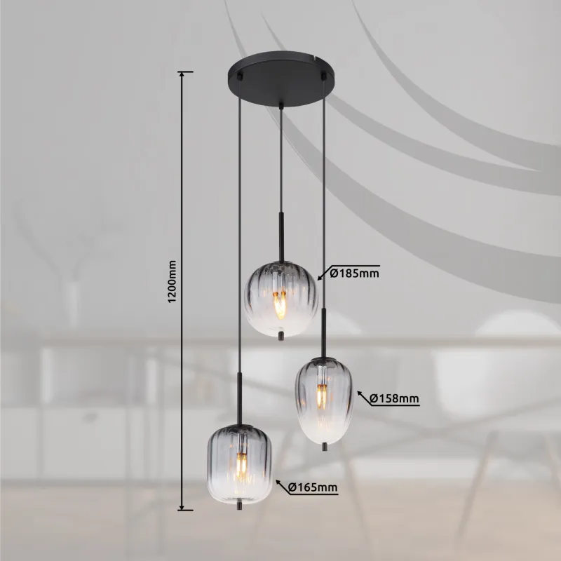 Attila Ø46 Røykfarget Taklampe Fra Globo Lighting - Tillverkad av mattsvart metall och r&ouml;kf&auml;rgat glas som &auml;r mjukt tonade, detta ger lampan ett unikt ljusspel som skapar en behaglig och sofistikerad st&auml;mning i rummet.