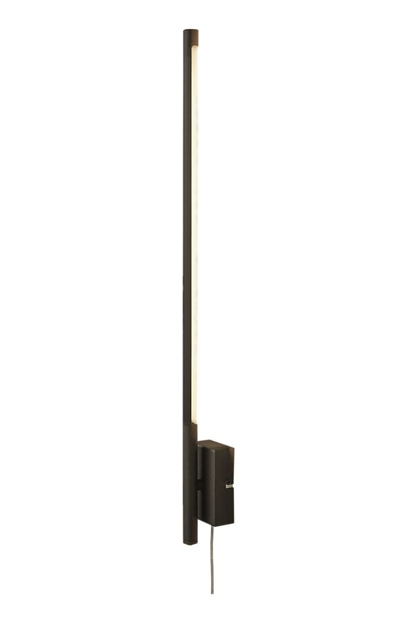 Stecco 65cm Svart vegglampe Fra Aneta Lighting - STECCO vegglampe i sortlakkert metall passer like godt på; de smale veggene som de litt større.