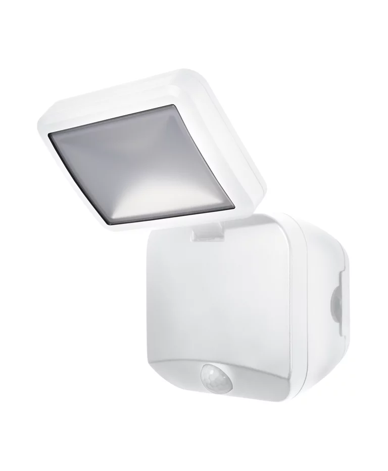 Battery LED Spotlight Sensor Hvit utendørslampe Fra Osram - Med en n&oslash;ytral hvit lysfarge p&aring; 4000K og en integrert bevegelses- og lyssensor sl&aring;r lampen seg p&aring; automatisk ved behov.