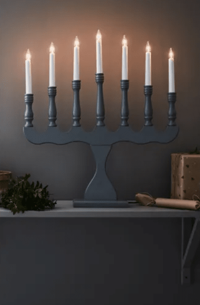 Svaneholm Grå Fra Markslöjd - Lysestake med syv armer i gr&aring; farge.