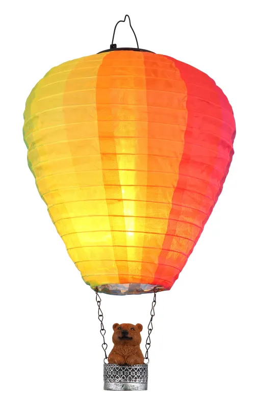 Balloon Flerfarget solcellelampe Fra Globo Lighting - Skapa en lekfull k&auml;nsla i tr&auml;dg&aring;rden med Balloon, en solcellsdriven dekoration inspirerad av en luftballong med en bj&ouml;rn i korgen.