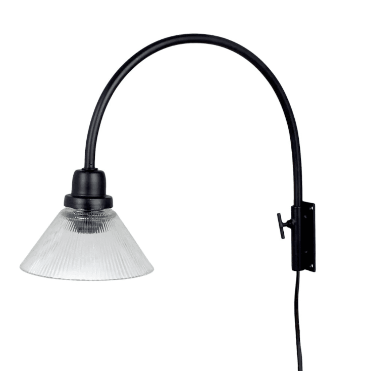 Gunilla Liten Ø16 Svart vegglampe Fra Strömshaga - Vegglampe med skjerm av klart glass og svart metallfot.