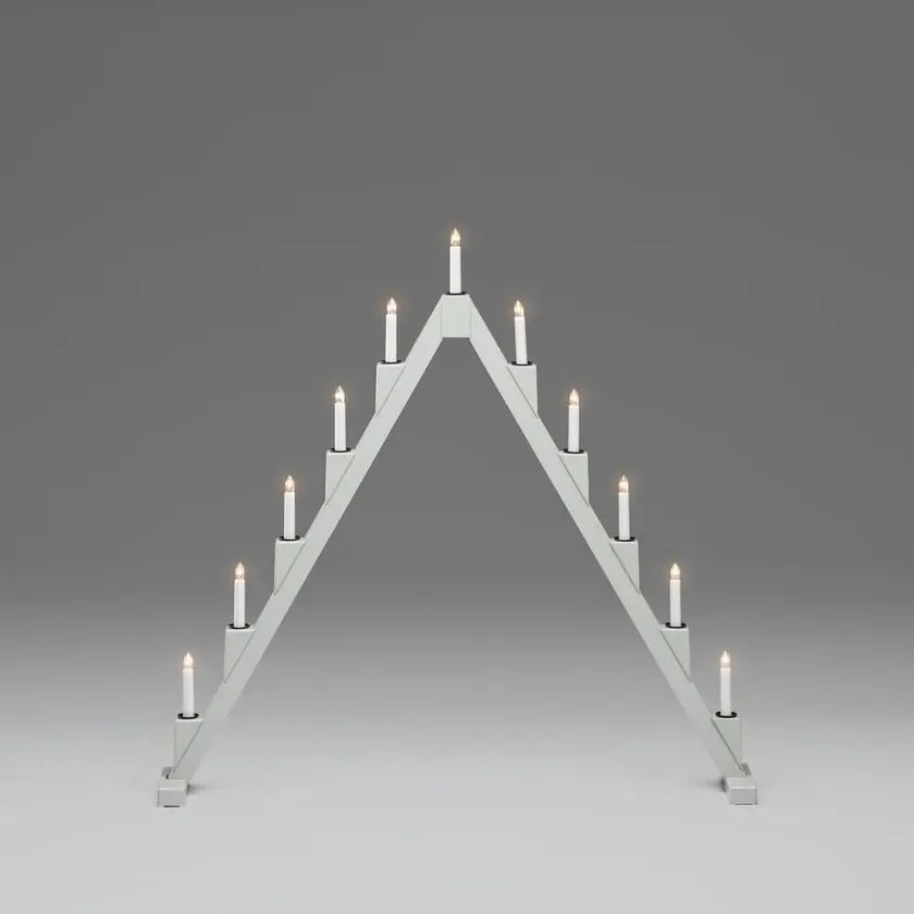 Candelabra 11 Lights Grå Fra Konstsmide - Sammenleggbar elektrisk lysestake med 11 lys, laget av gr&aring;malt tre, dekorert med svarte ringer rundt hvert lys for en elegant touch.