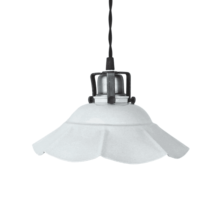 Frida Ø25 Hvit vinduslampe Fra Strömshaga - Lampen har en sort tekstilledning som er ca.
