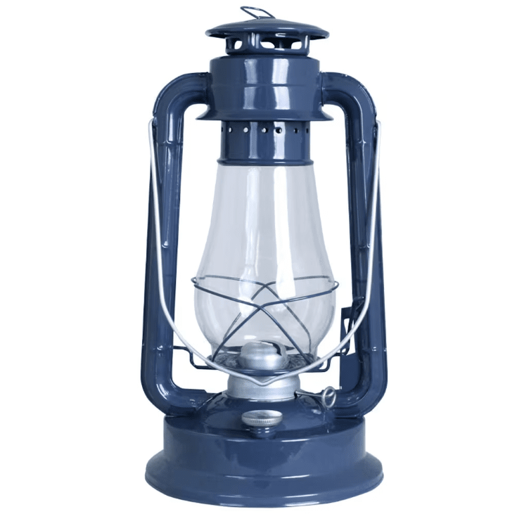 Storm Lantern big Blå Fra Strömshaga - En lykt i klassisk design som passer perfekt i b&aring;thuset, p&aring; torpet eller til strandhanget for maksimal koselig atmosf&aelig;re.