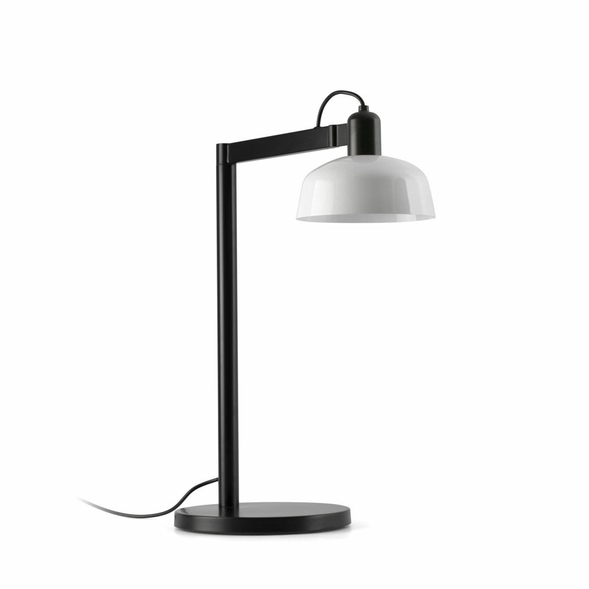 Tatawin 58cm Hvit skrivebordslampe Fra Faro Barcelona - Tatawin er en bordlampe med svart struktur og hvit metallskjerm som gir et rettet, fokusert lys.