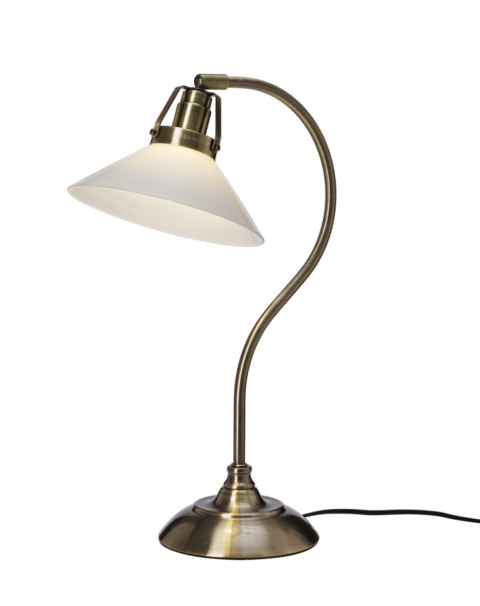 Skomakare 47cm Antikk messing bordlampe Fra Cottex - Skomakerbordlampe i antikk messing med vippbar, opalhvit glassskjerm for fleksibel belysning.
