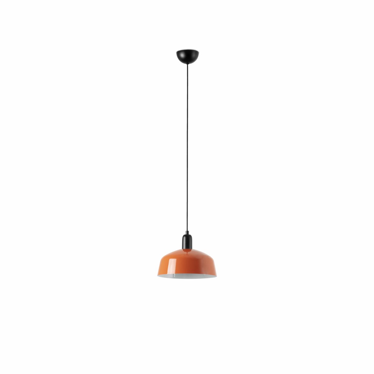 Tatawin Ø25 Rød-oransje Taklampe Fra Faro Barcelona - Tatawin er en taklampe med svart struktur og en r&oslash;doransje metallskjerm som sprer et rettet, atmosf&aelig;risk lys.