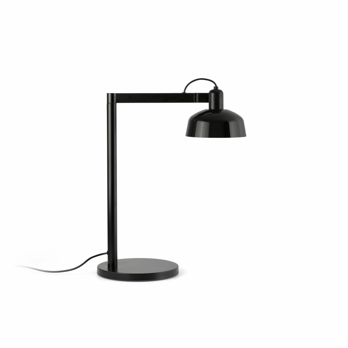 Tatawin 58cm Svart skrivebordslampe Fra Faro Barcelona - Tatawin er en bordlampe med svart struktur og svart metallskjerm som gir et rettet, fokusert lys.