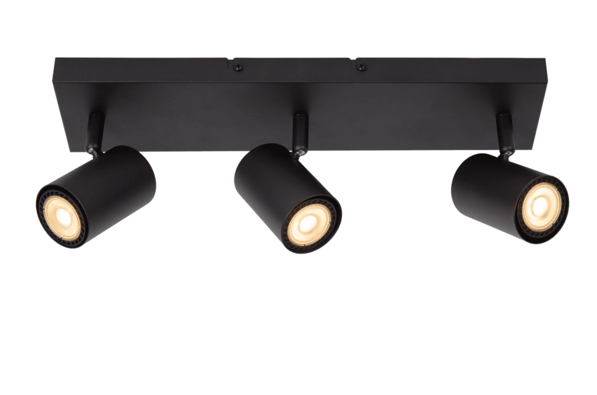 Amigo 3 Svart spotlight Fra Lucide - Spotlightene er justerbare og gir dermed allsidig belysning, perfekt for &aring; skape den rette atmosf&aelig;ren eller fremheve viktige omr&aring;der i hjemmet ditt.