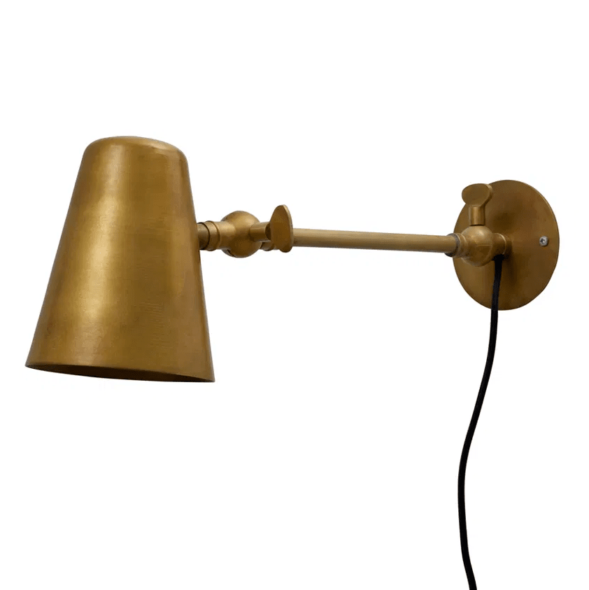 Vala Long 42cm Rå messing vegglampe Fra H. Skjalm P - Den passer perfekt i entr&eacute;en, langs kj&oslash;kkenbenken eller som nattbordslampe.
